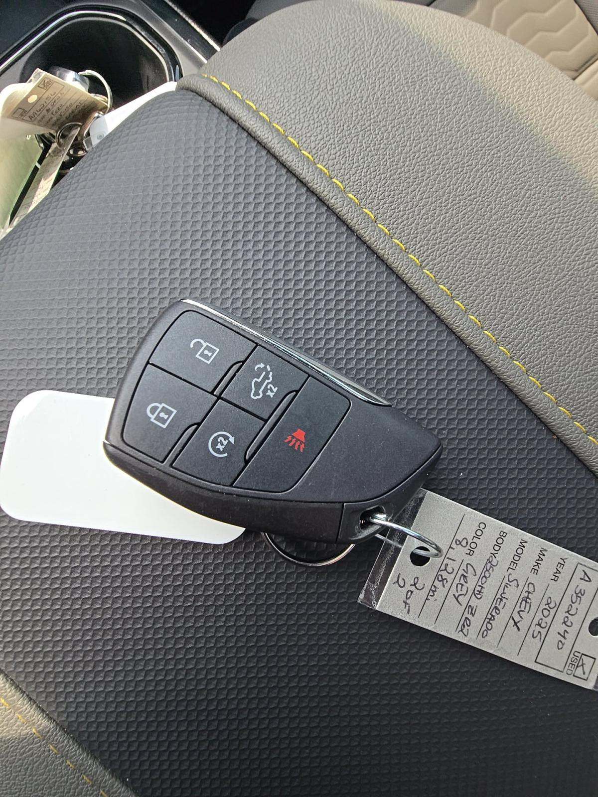 CHEVROLET SILVERADO - 4