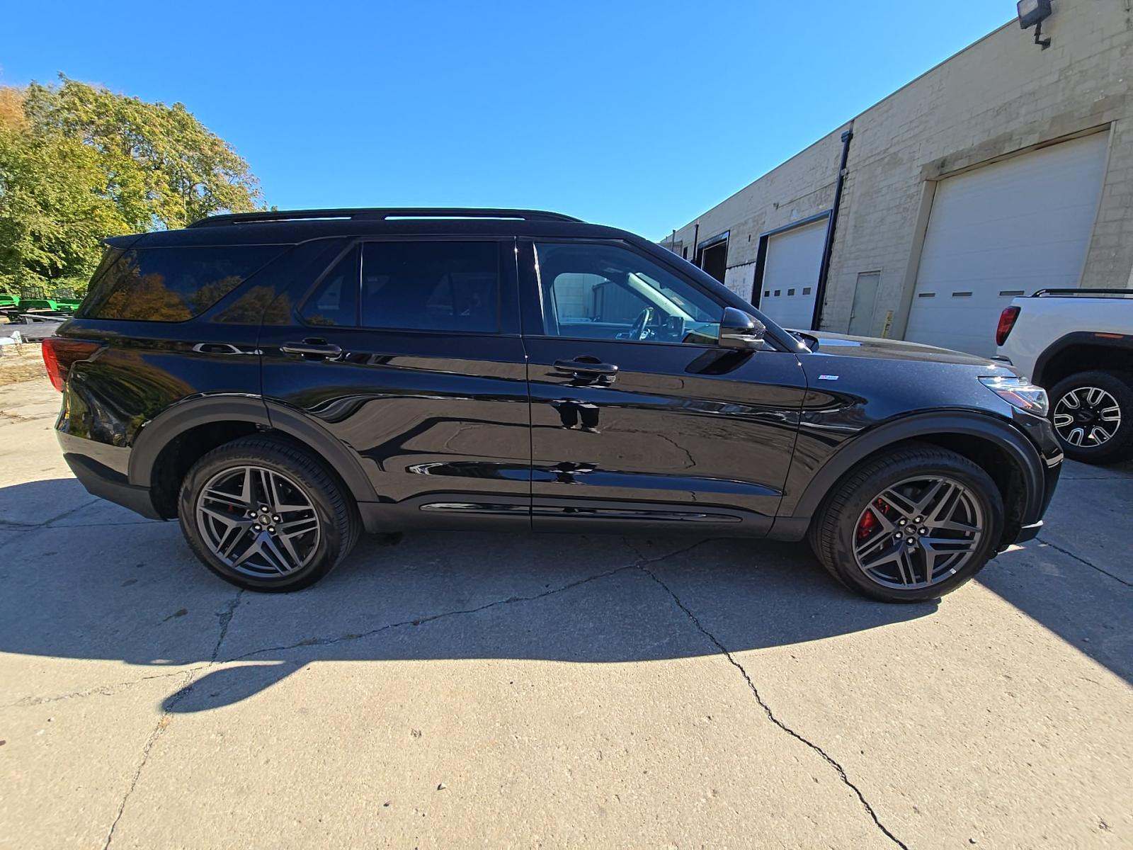 2025 Ford Explorer ST-Line AWD