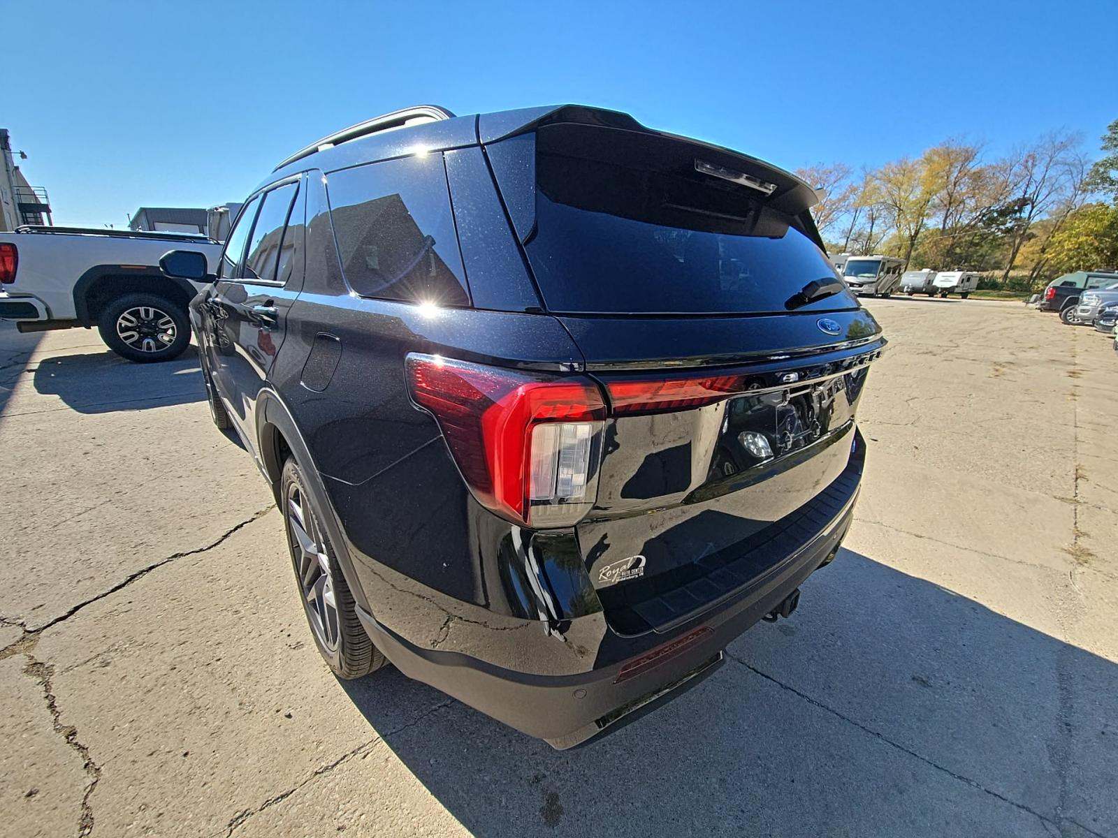 2025 Ford Explorer ST-Line AWD