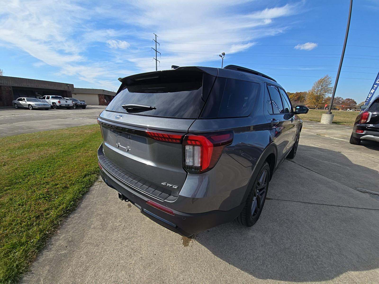 2025 Ford Explorer ST-Line AWD