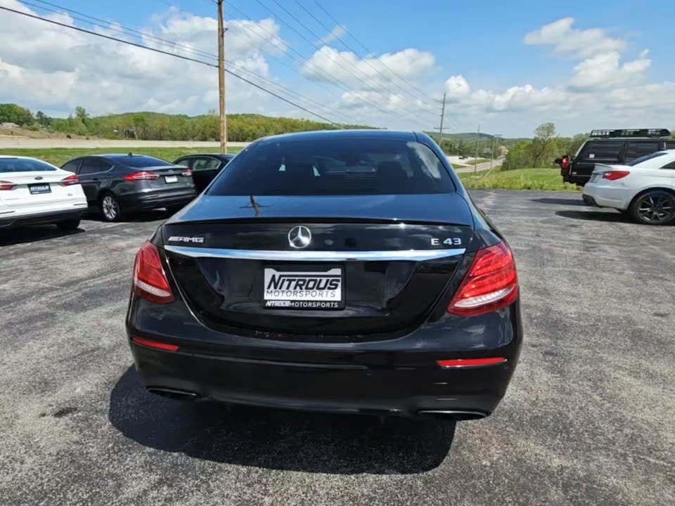 Mercedes-Benz AMG E 43 4MATIC Sedan снимка Mercedes-Benz AMG E 43 4MATIC Sedan
