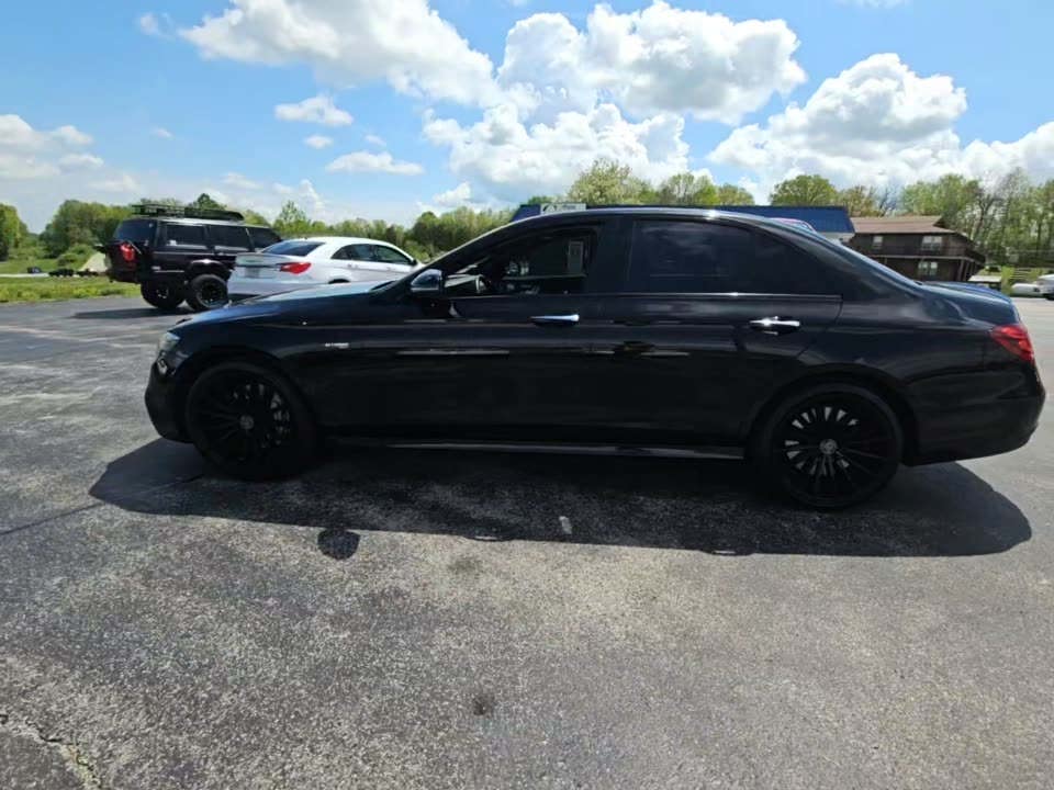 Mercedes-Benz AMG E 43 4MATIC Sedan снимка Mercedes-Benz AMG E 43 4MATIC Sedan