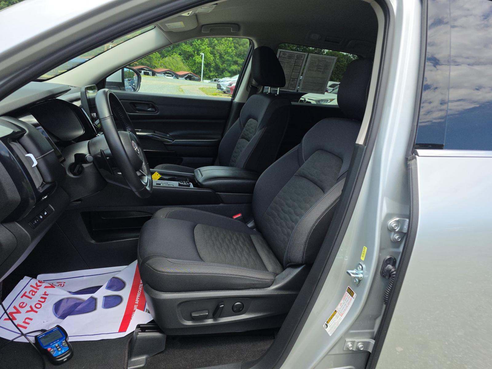 2025 Nissan Pathfinder SV AWD