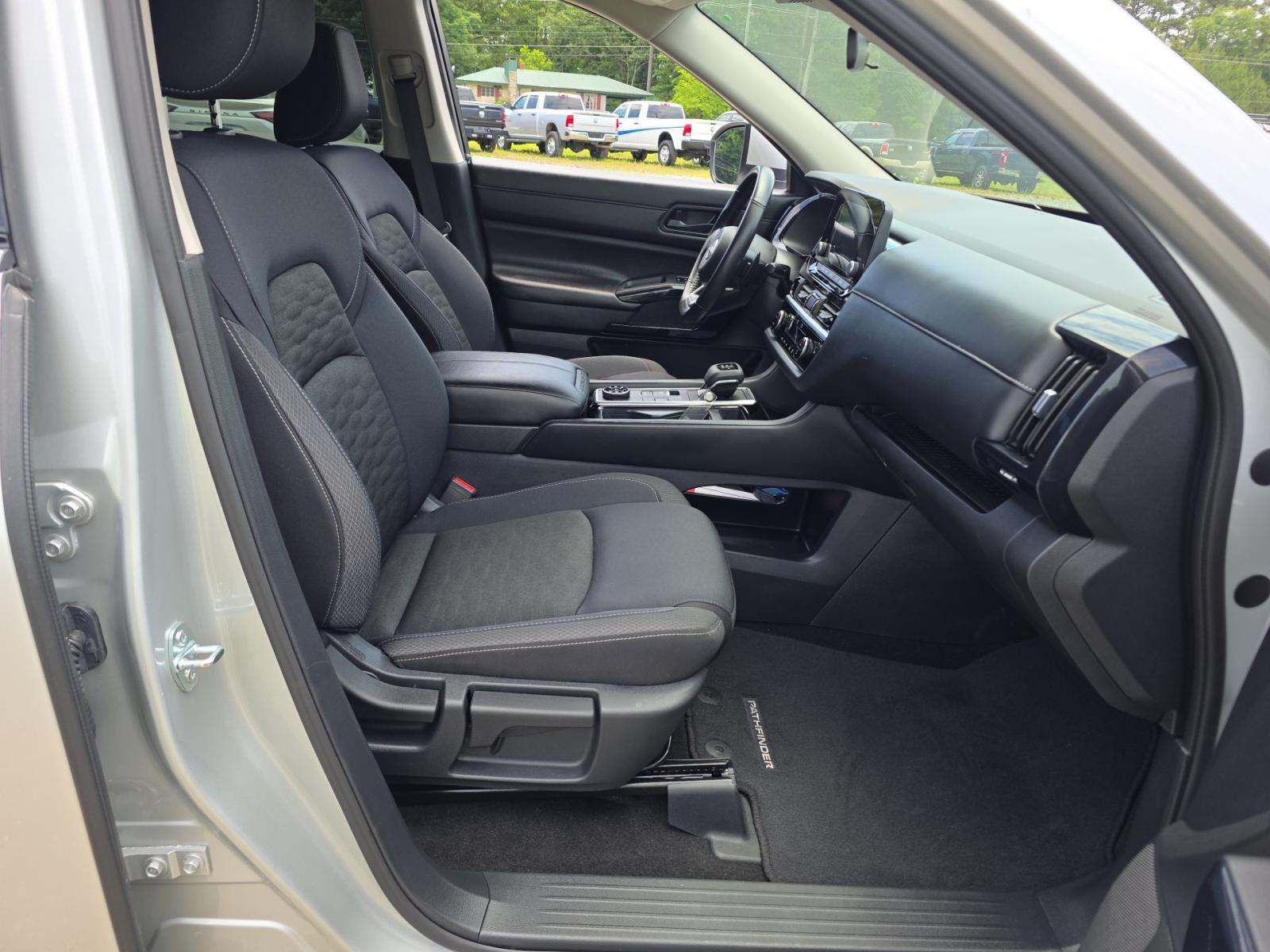 2025 Nissan Pathfinder SV AWD