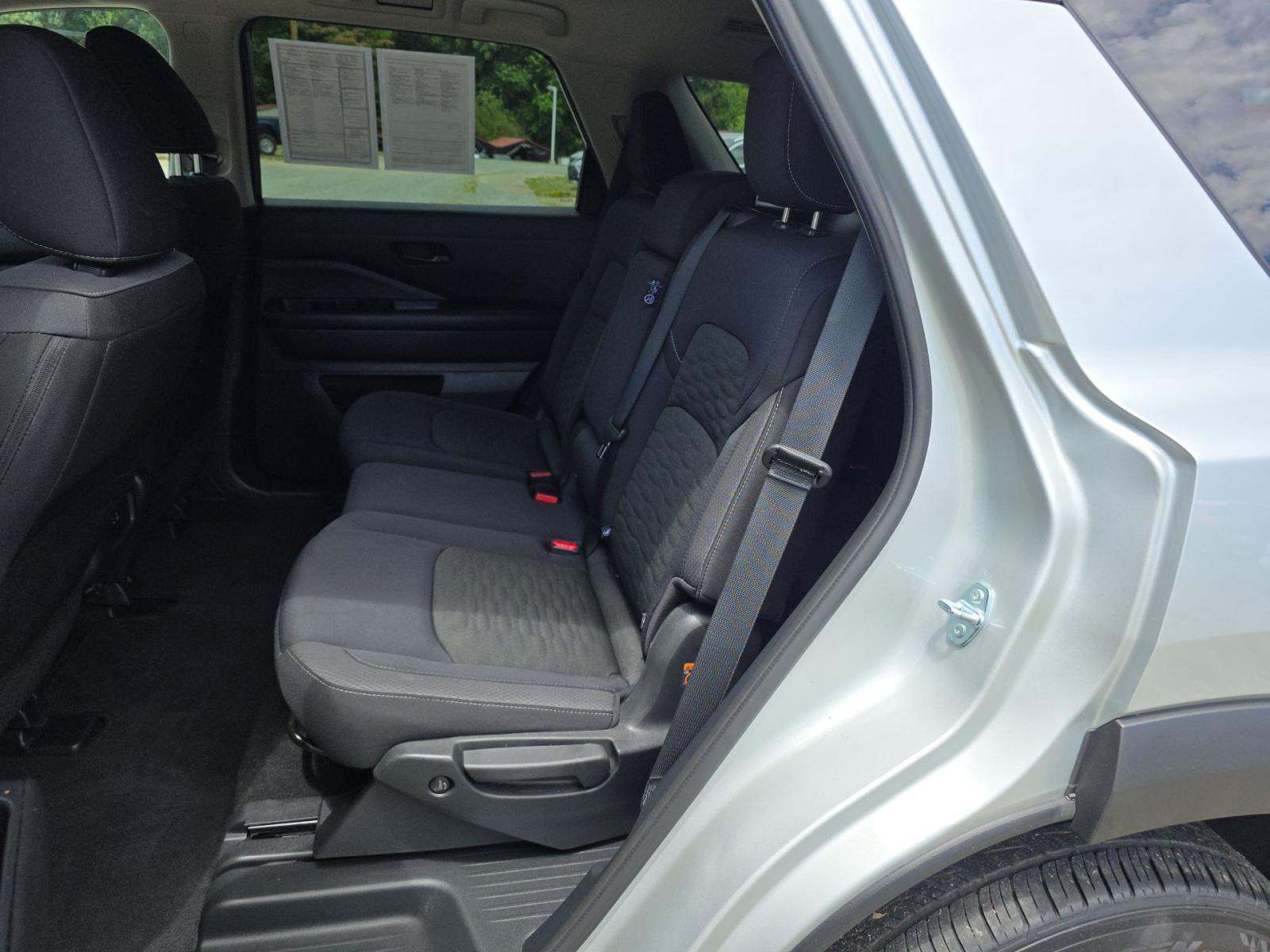 2025 Nissan Pathfinder SV AWD