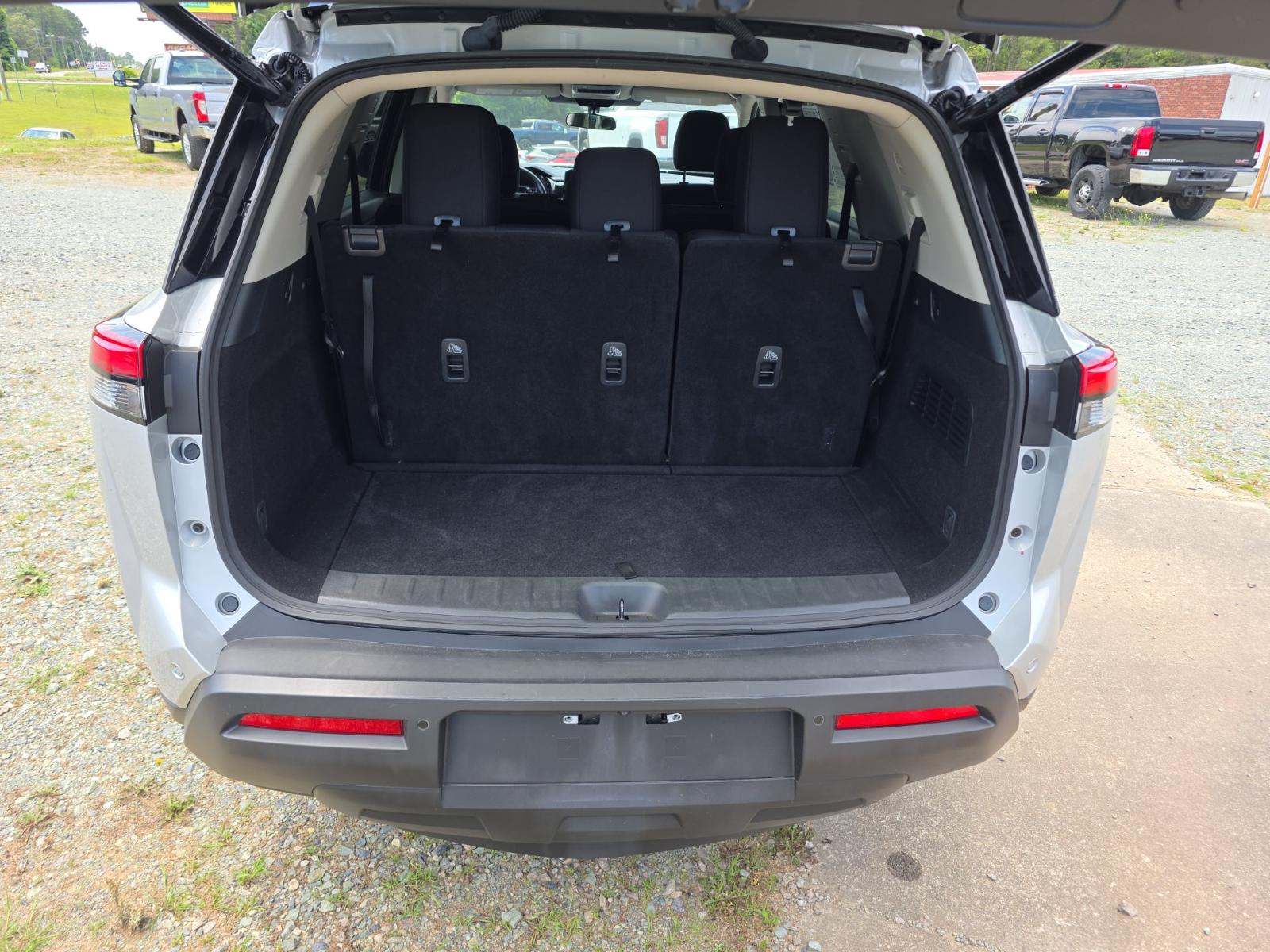 2025 Nissan Pathfinder SV AWD