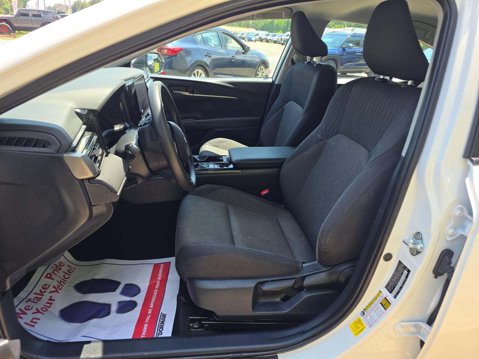 2025 Toyota Camry LE FWD