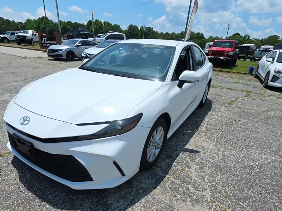 2025 Toyota Camry LE FWD