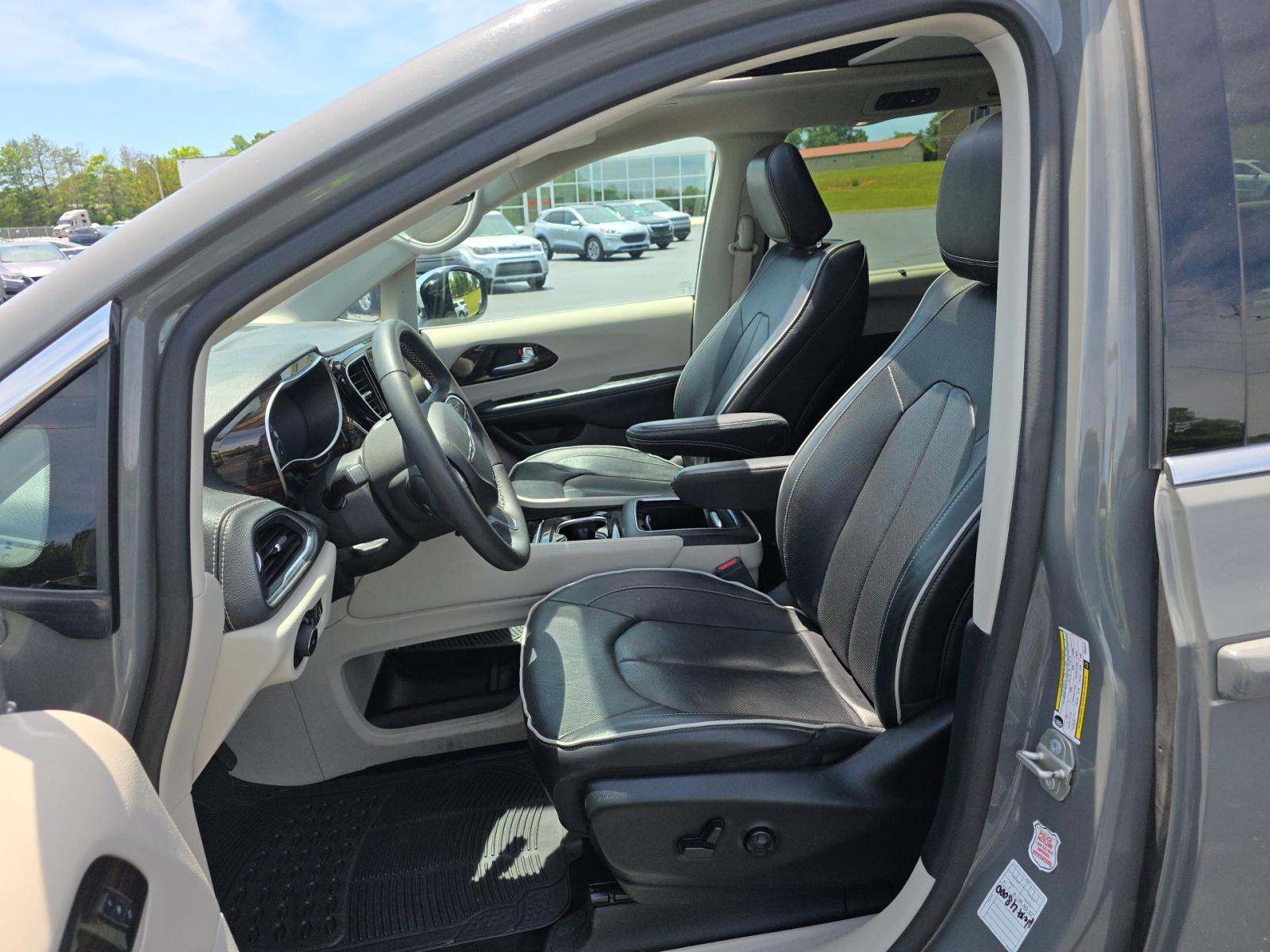 2023 Chrysler Pacifica Limited FWD