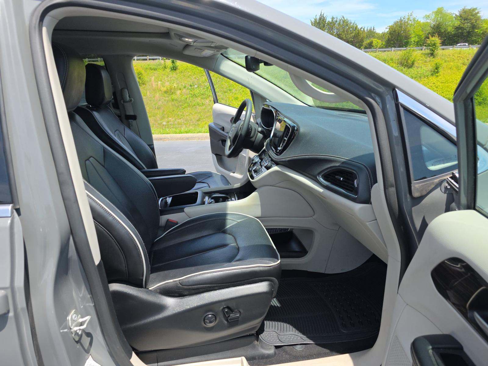 2023 Chrysler Pacifica Limited FWD