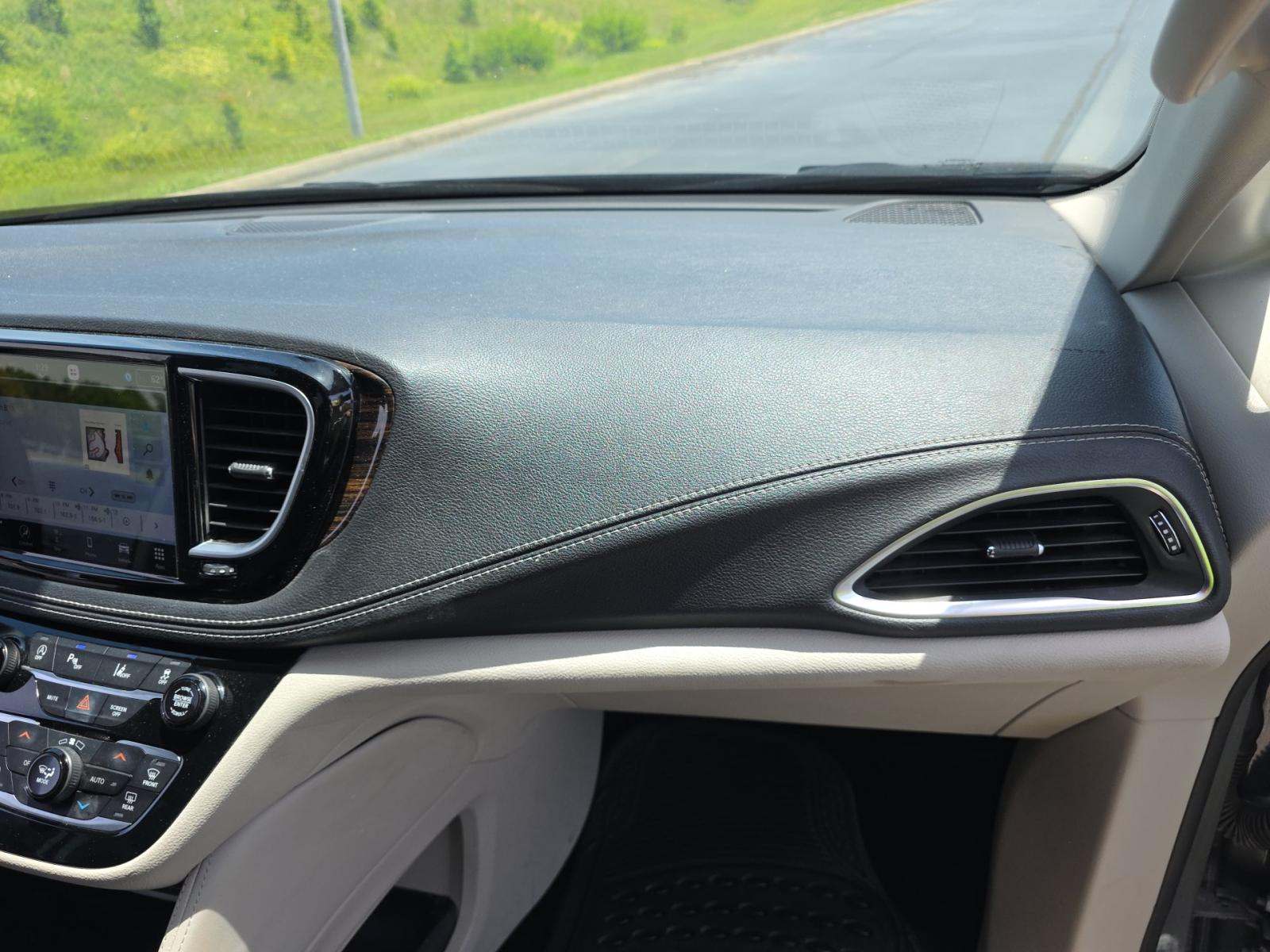 2023 Chrysler Pacifica Limited FWD