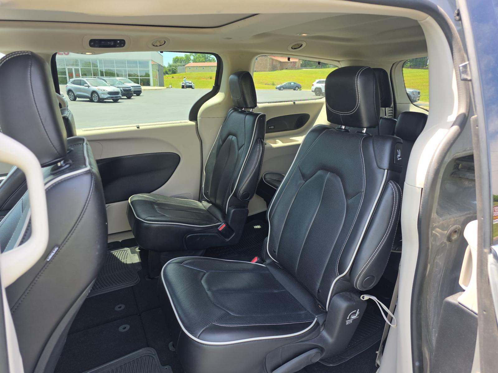 2023 Chrysler Pacifica Limited FWD