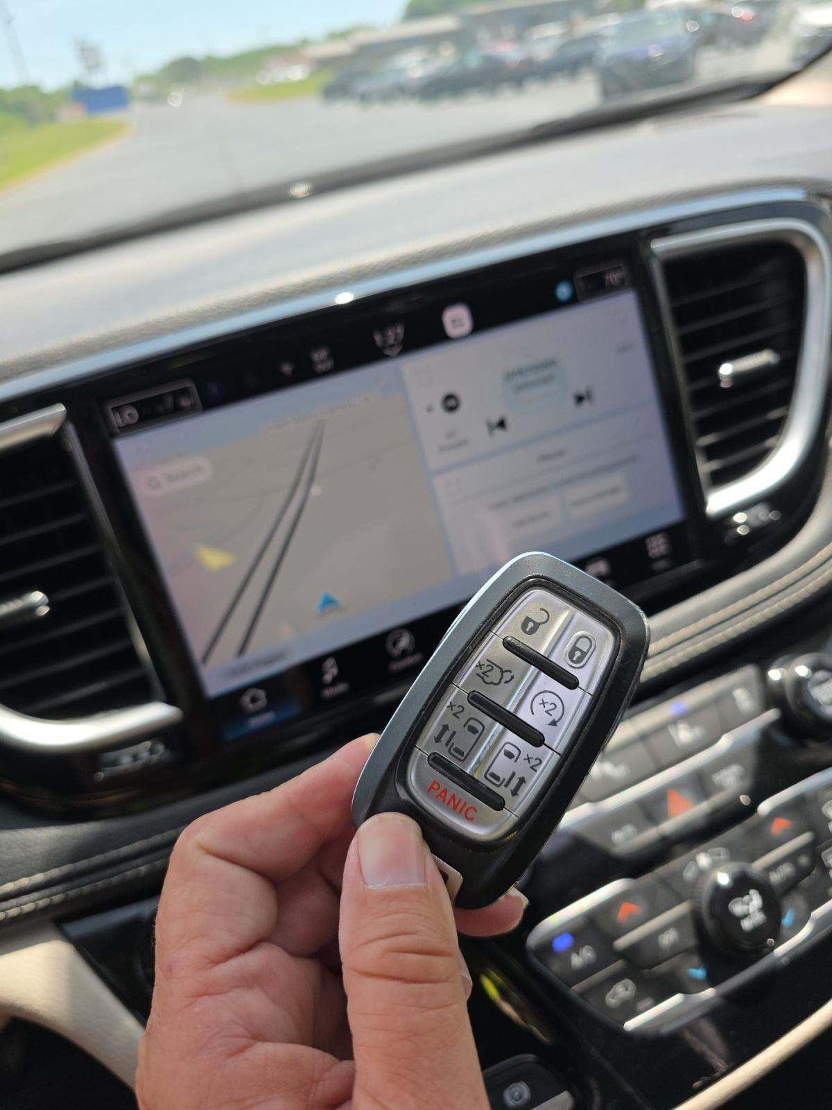 2023 Chrysler Pacifica Limited FWD