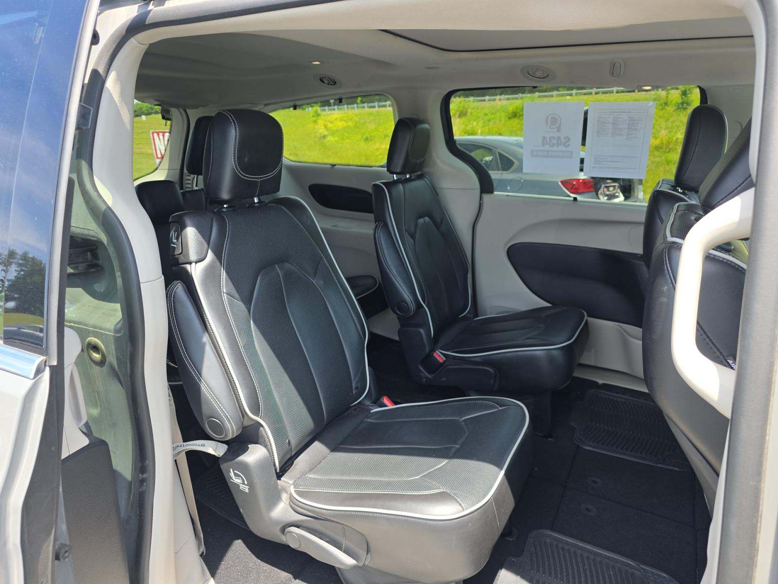 2023 Chrysler Pacifica Limited FWD