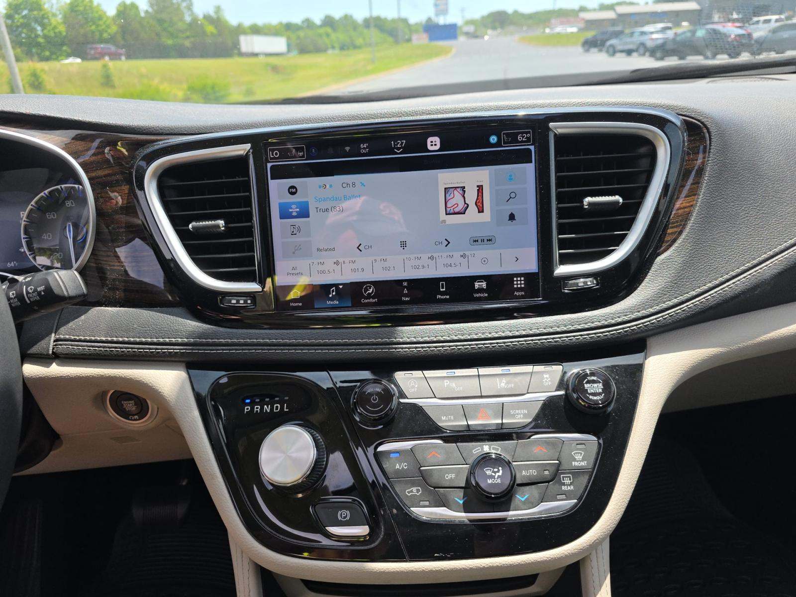 2023 Chrysler Pacifica Limited FWD
