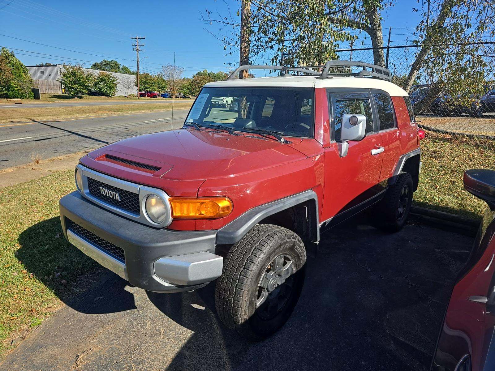 Toyota FJ Cruiser w/Rear Doors снимка Toyota FJ Cruiser w/Rear Doors