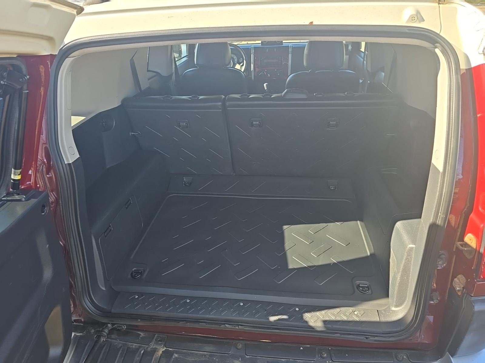 Toyota FJ Cruiser w/Rear Doors снимка Toyota FJ Cruiser w/Rear Doors
