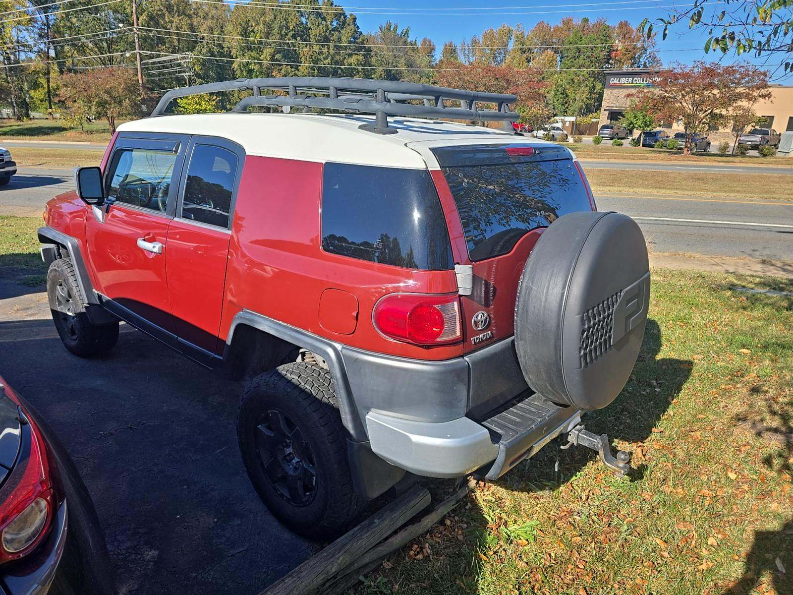 Toyota FJ Cruiser w/Rear Doors снимка Toyota FJ Cruiser w/Rear Doors