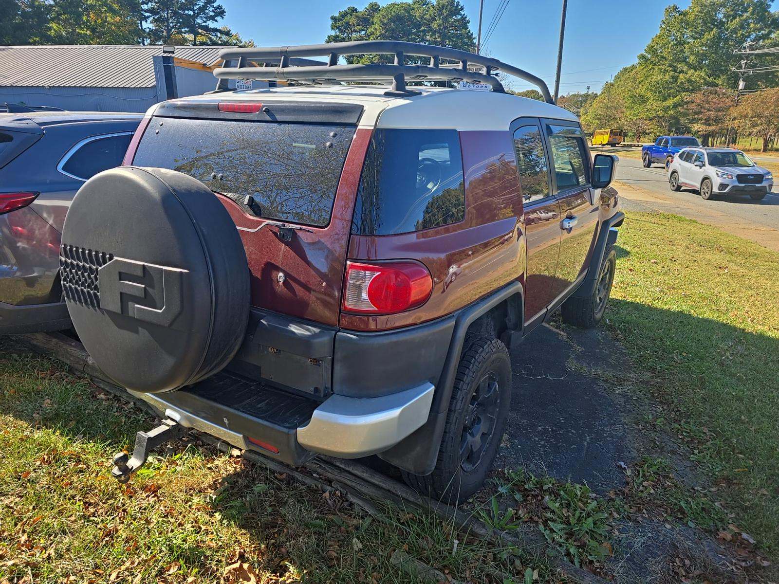 Toyota FJ Cruiser w/Rear Doors снимка Toyota FJ Cruiser w/Rear Doors