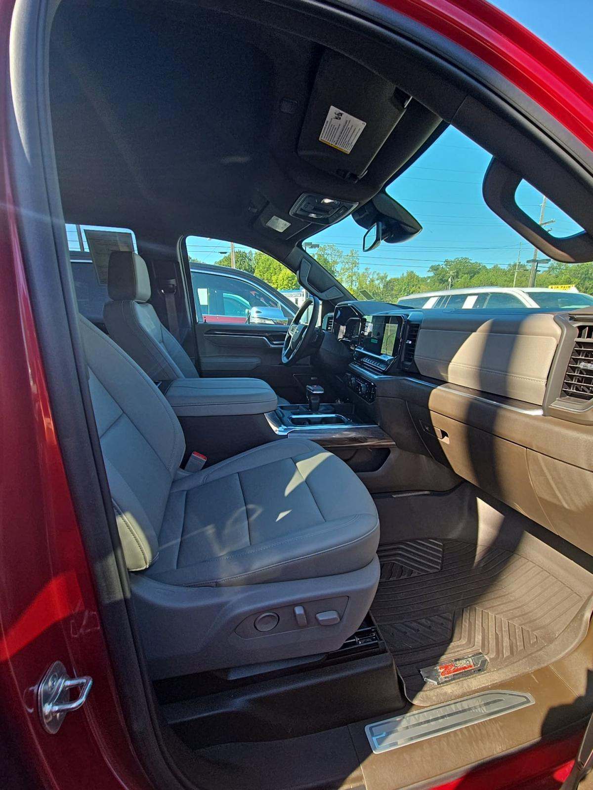 2025 Chevrolet Silverado 1500 LTZ AWD
