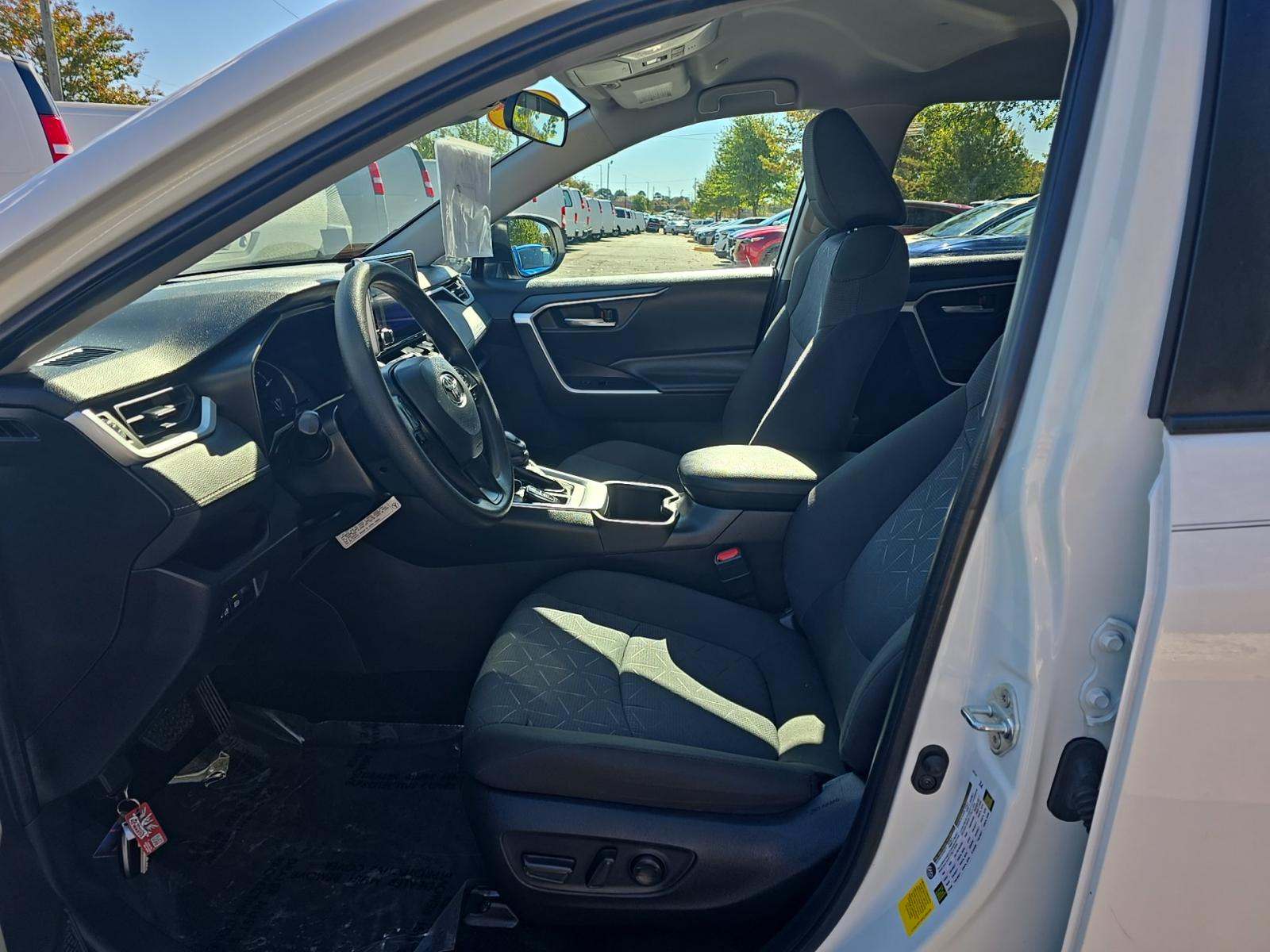 2024 Toyota RAV4 XLE FWD