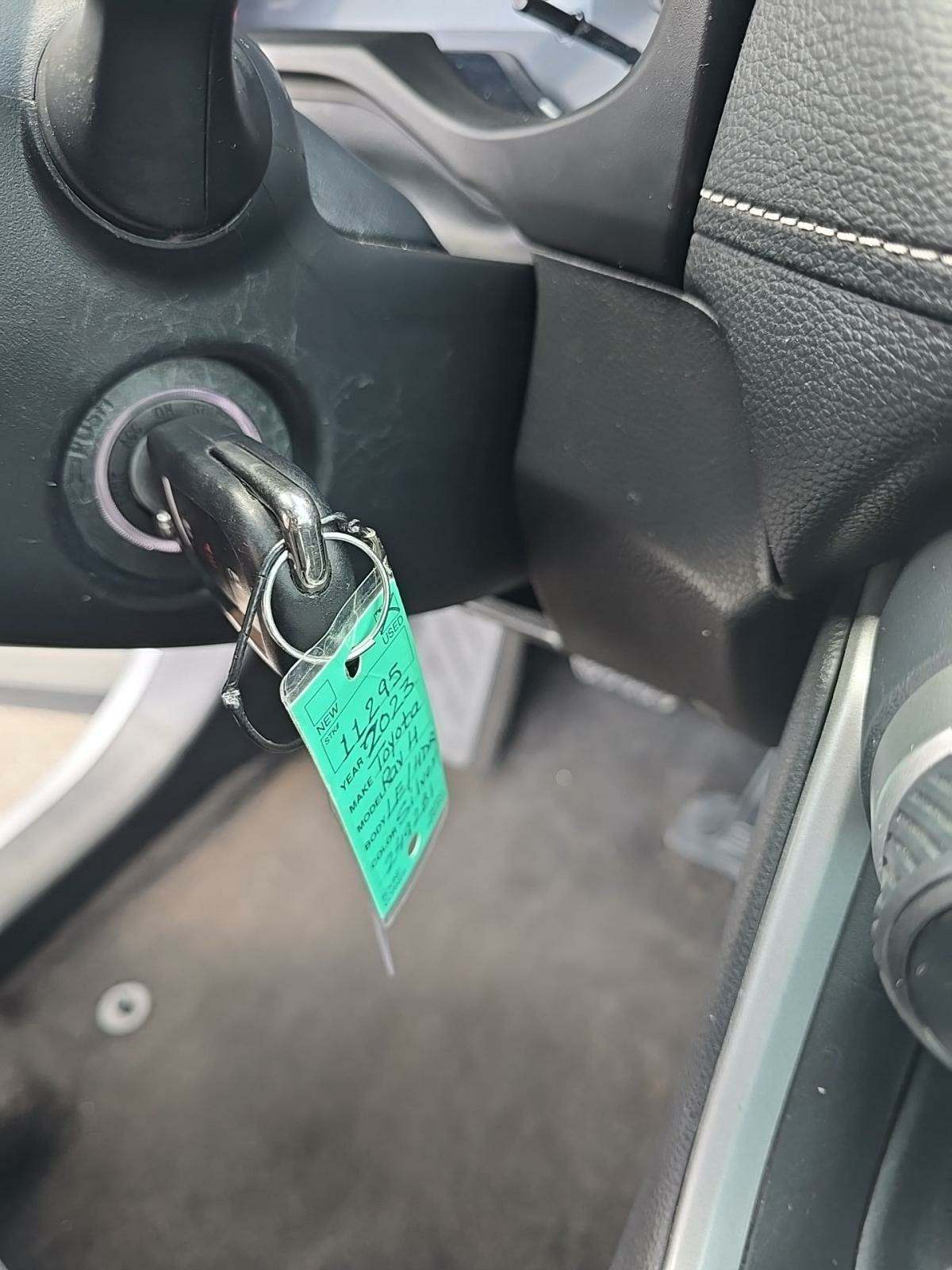 2023 Toyota RAV4 LE FWD