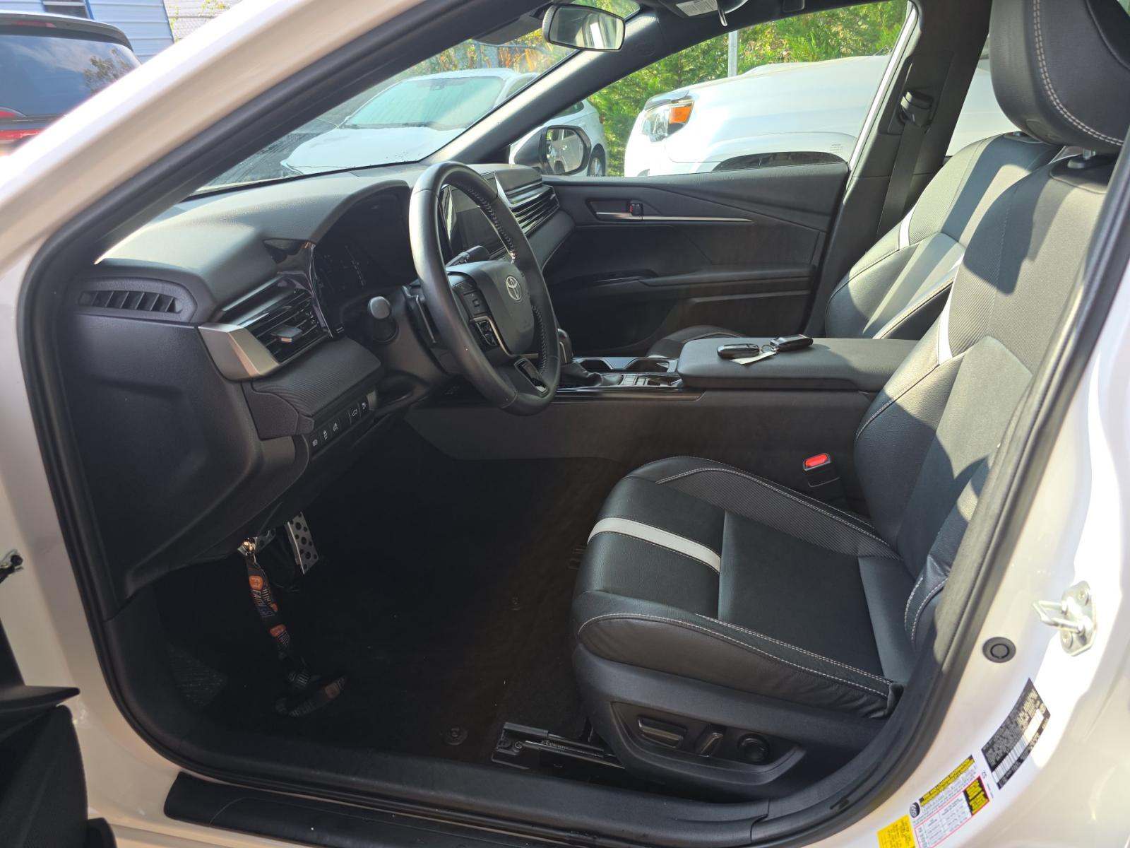 2025 Toyota Camry SE FWD