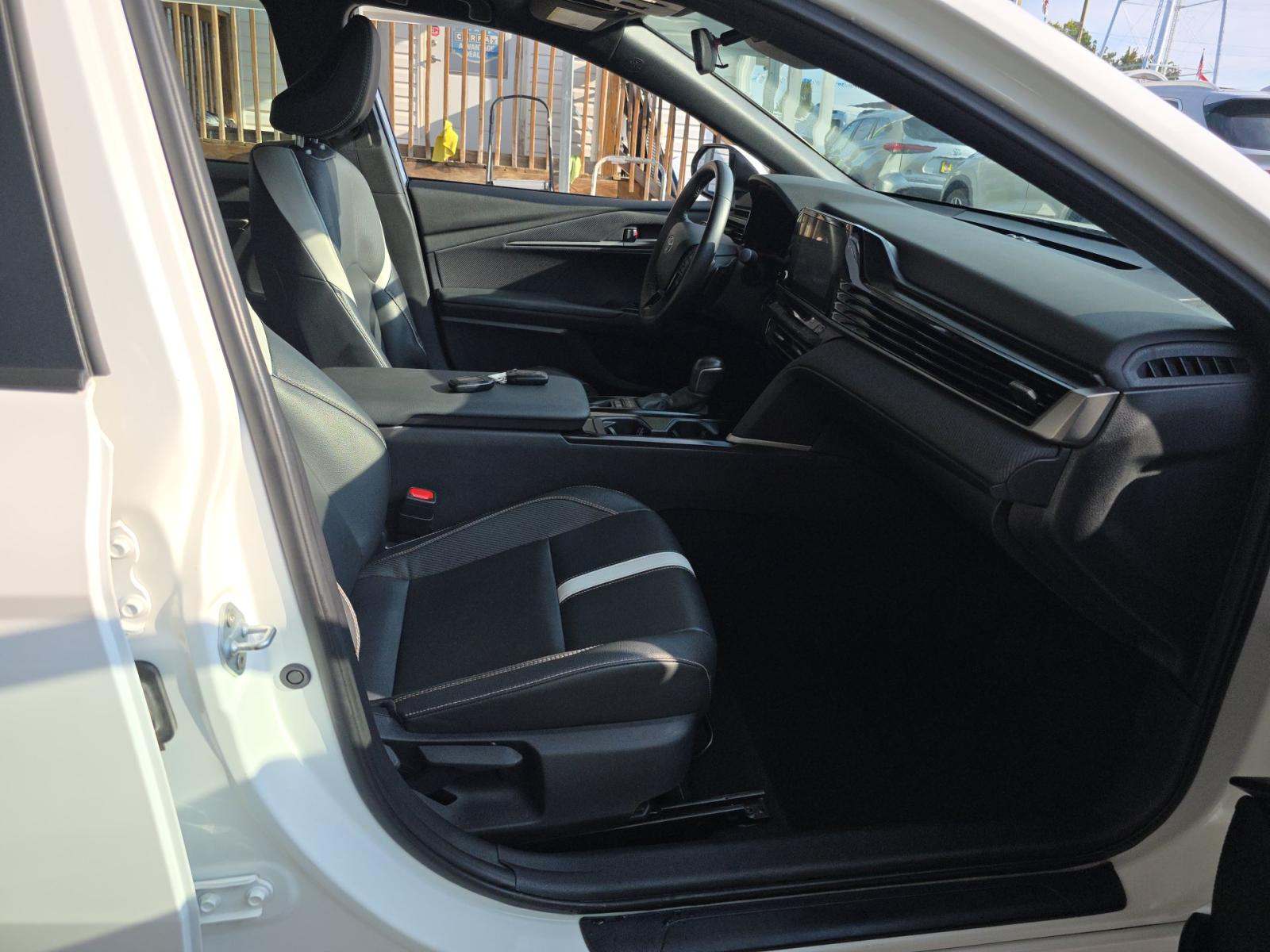 2025 Toyota Camry SE FWD