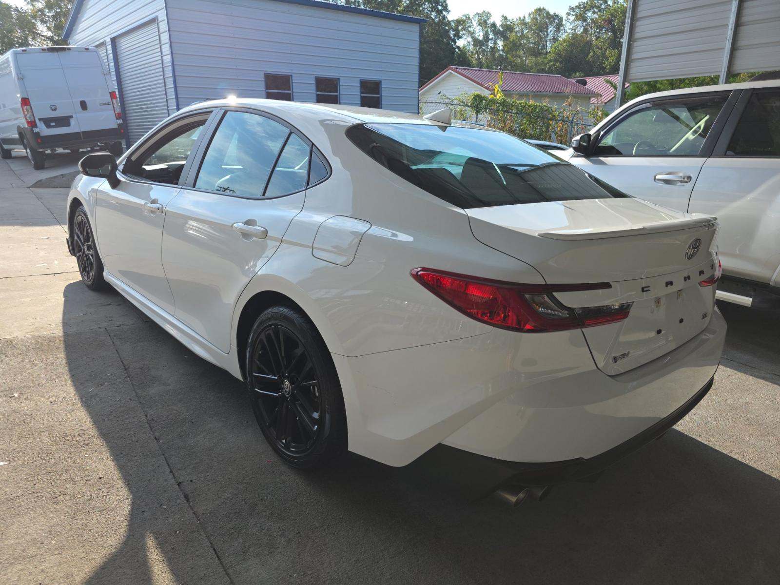 2025 Toyota Camry SE FWD