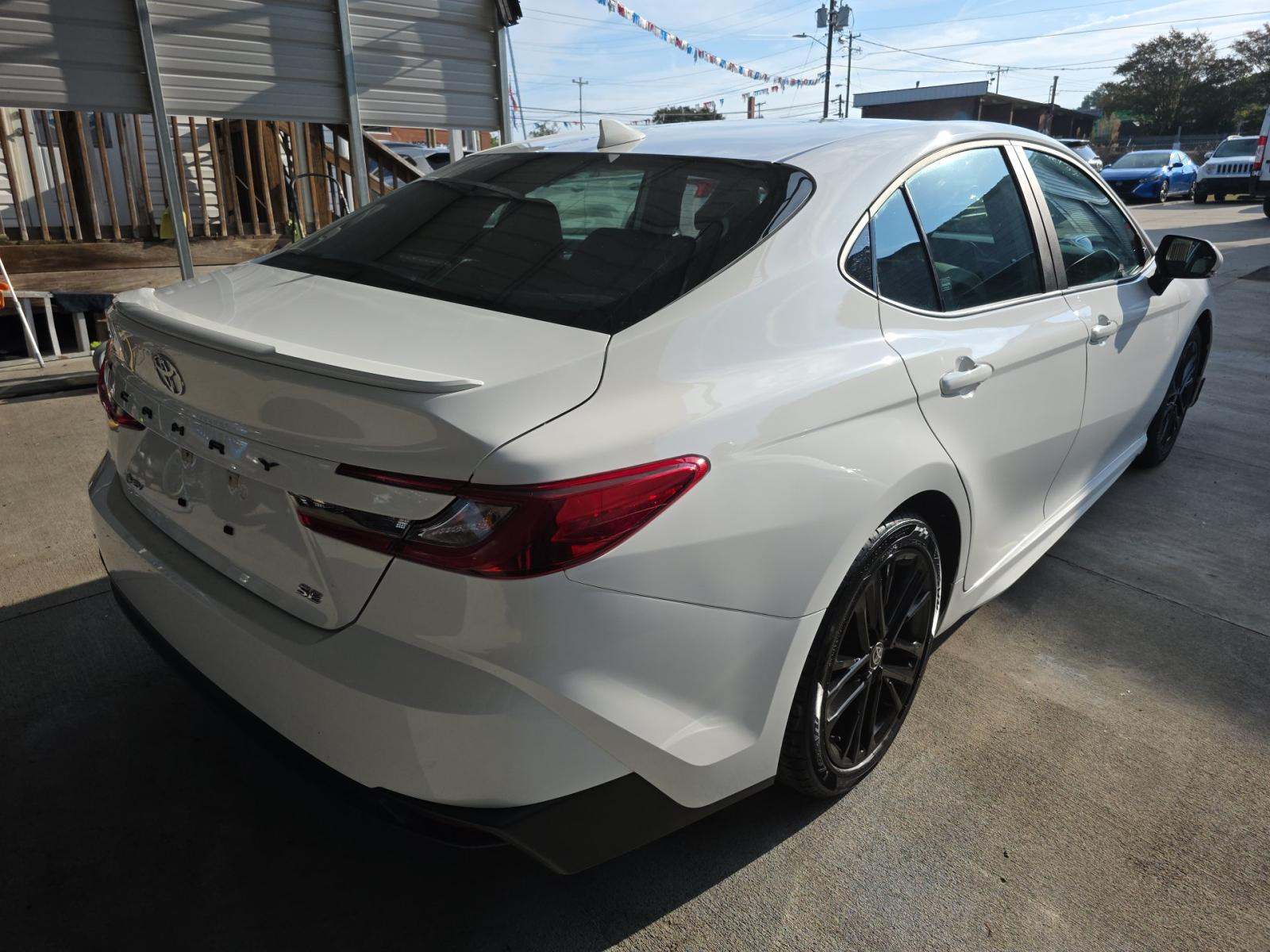 2025 Toyota Camry SE FWD