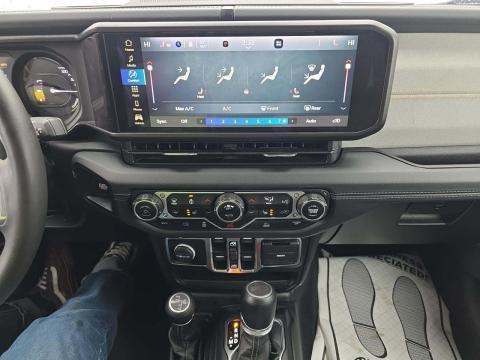 JEEP 4XE SAHARA - 10