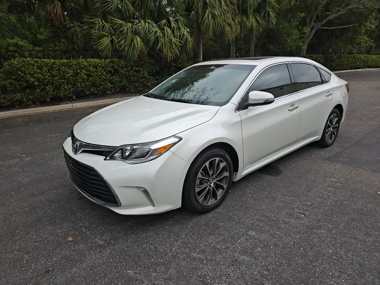 2016 Toyota Avalon XLE Premium FWD