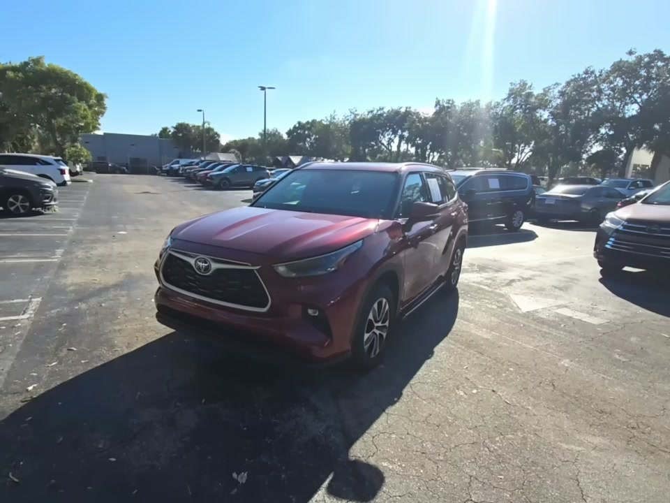 2022 Toyota Highlander XLE FWD