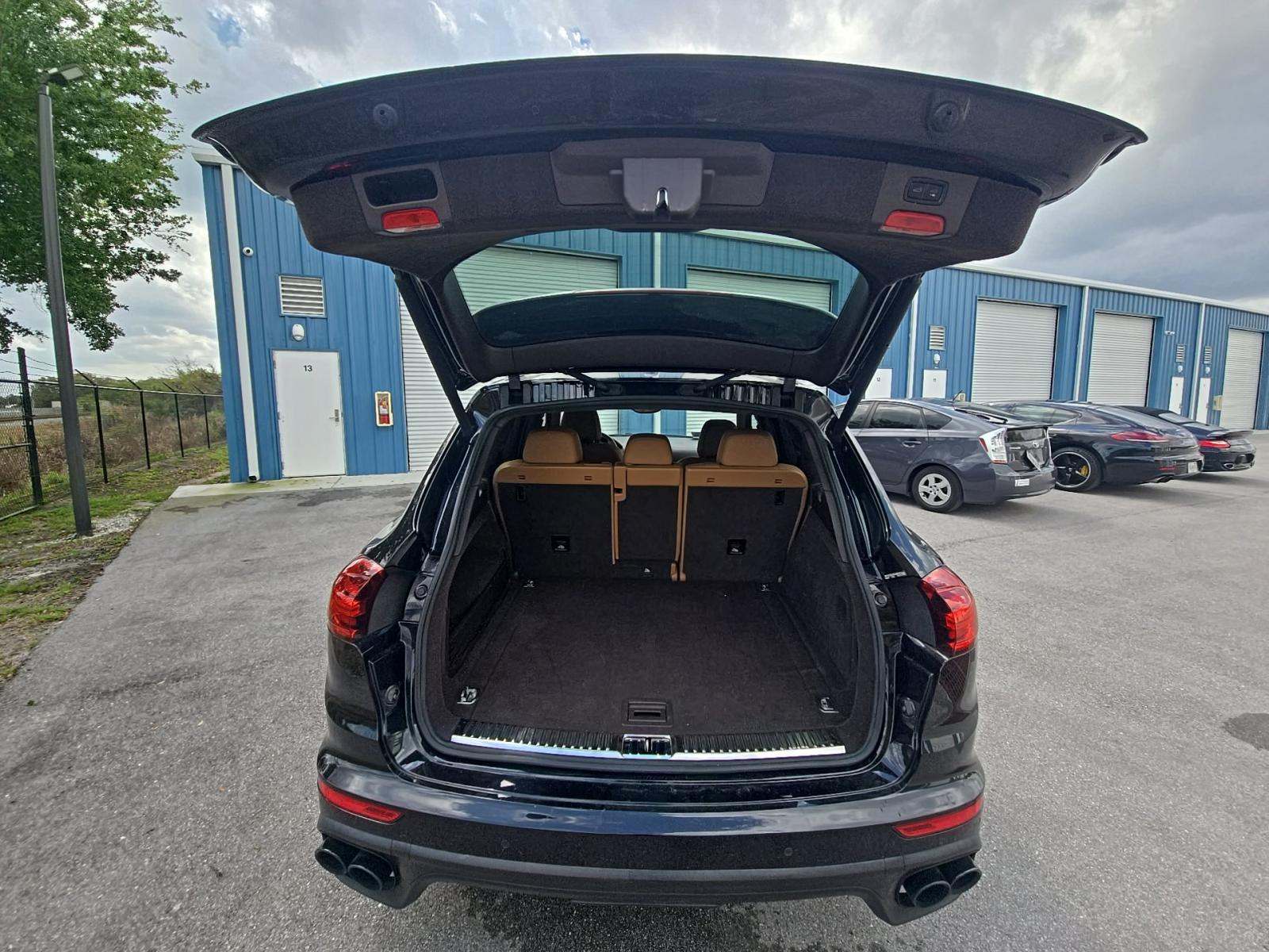 PORSCHE CAYENNE - 10