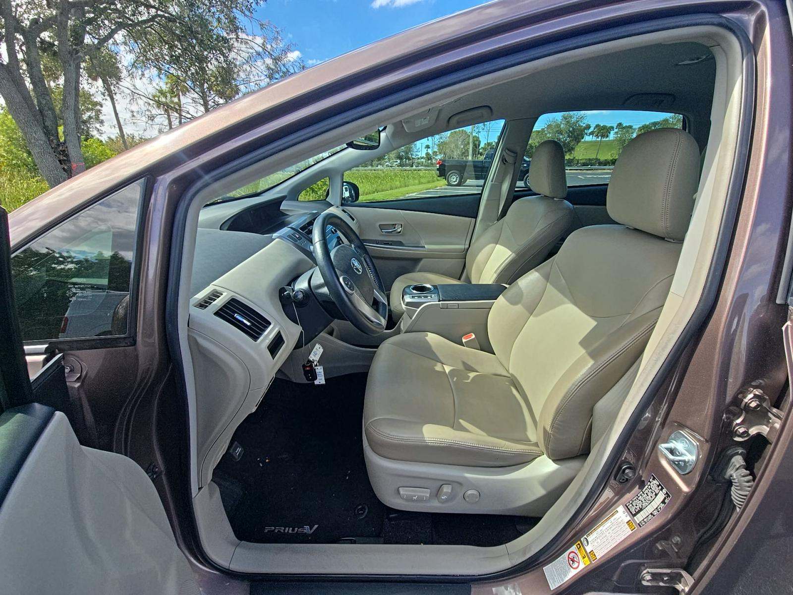 2017 Toyota Prius v Four FWD