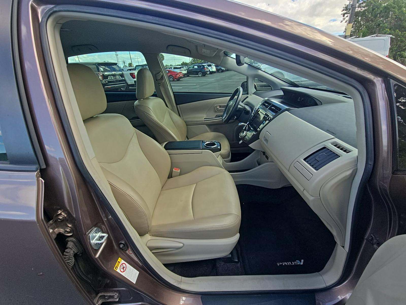 2017 Toyota Prius v Four FWD