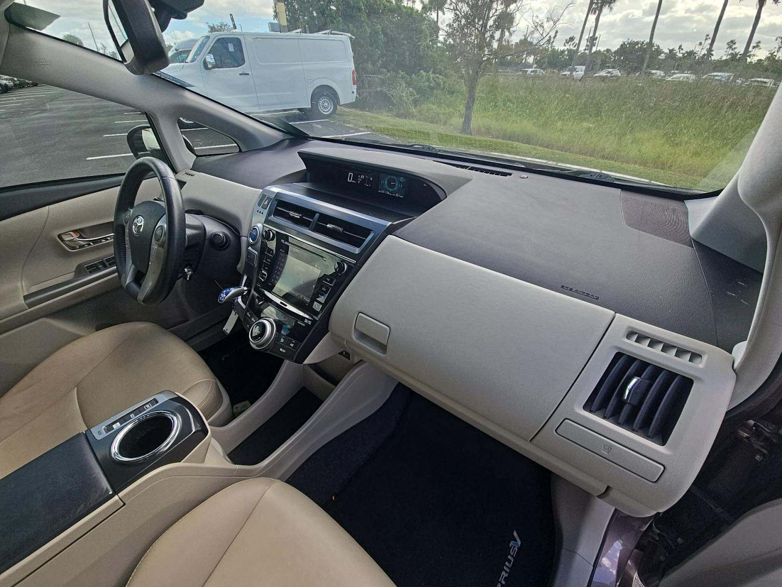 2017 Toyota Prius v Four FWD