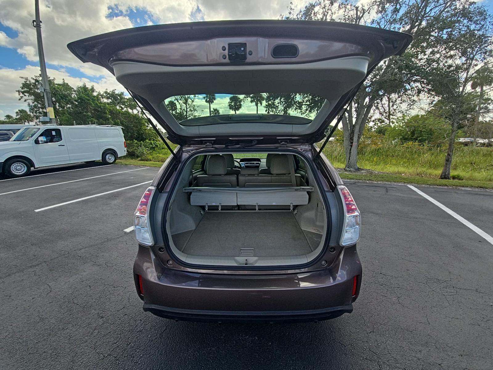 2017 Toyota Prius v Four FWD