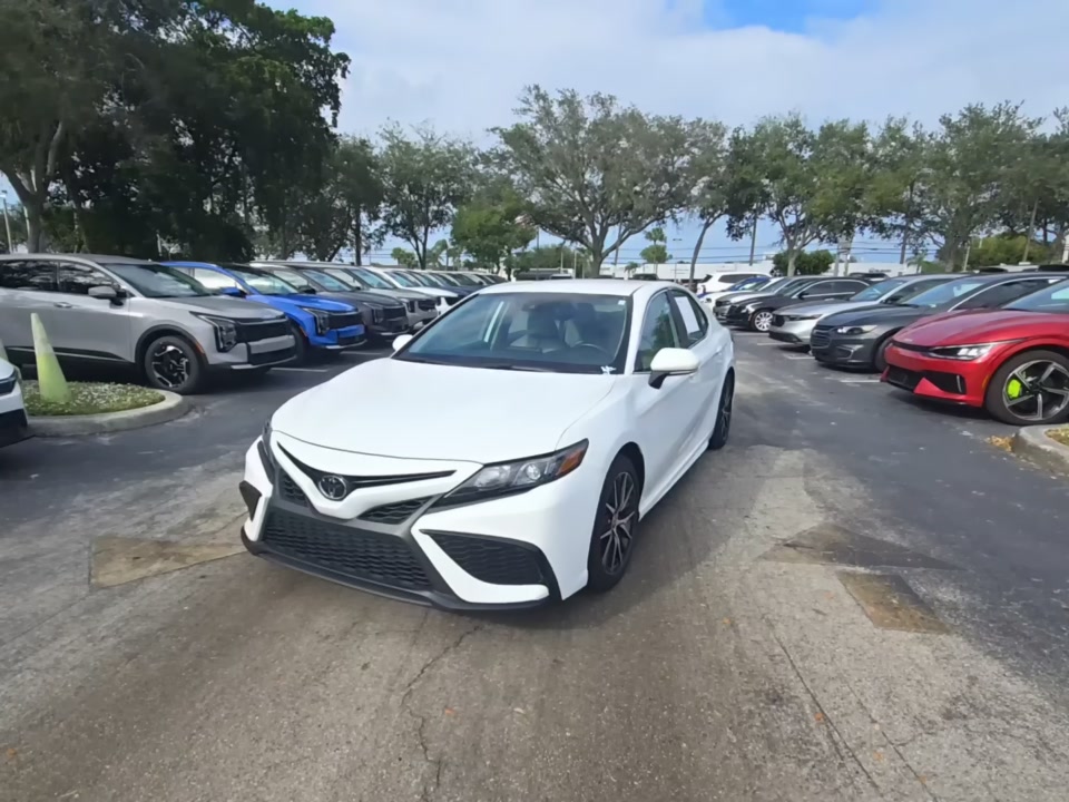 2024 Toyota Camry SE FWD