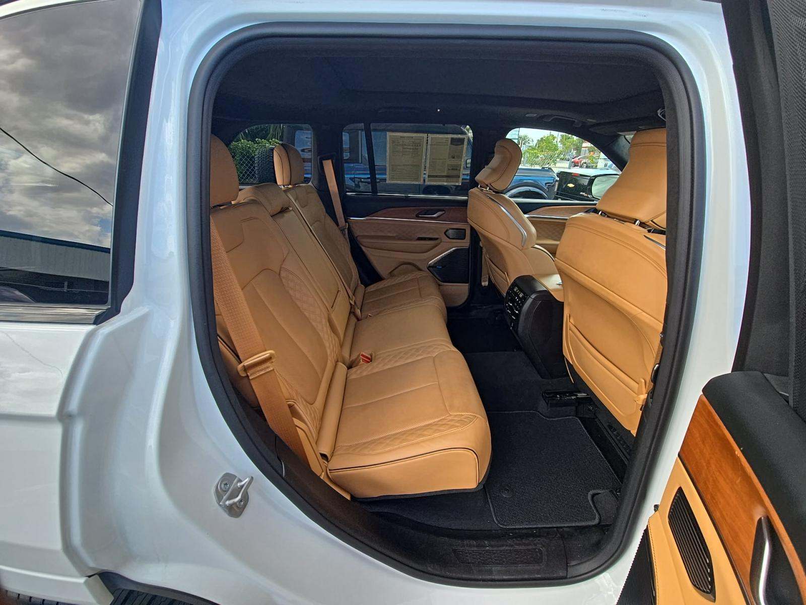 2022 Jeep Grand Cherokee Summit Reserve AWD