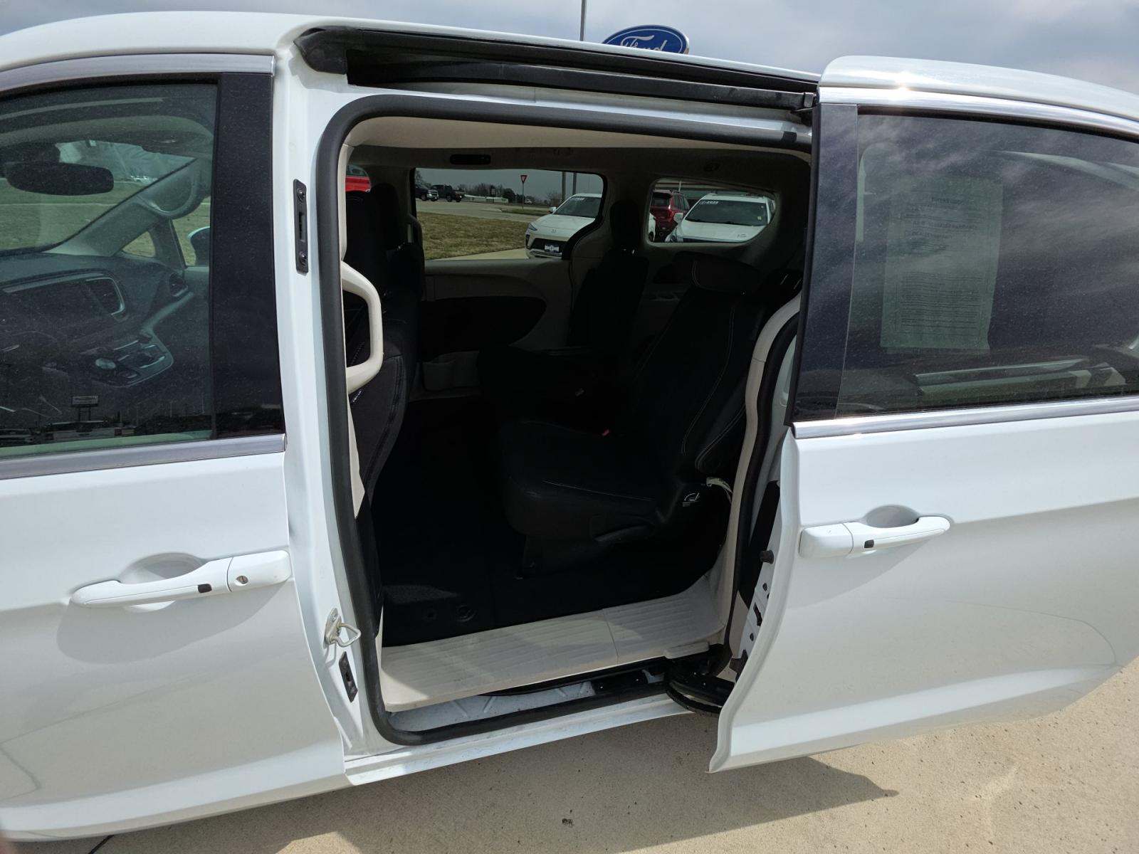 CHRYSLER VOYAGER - 9