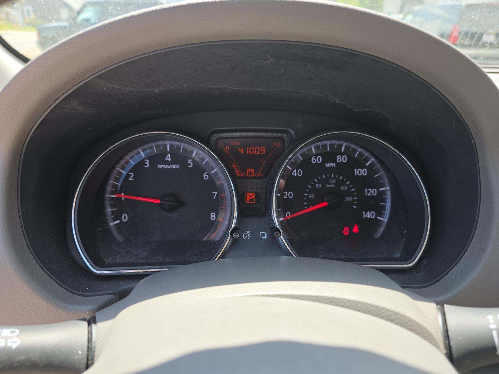 NISSAN VERSA - 8