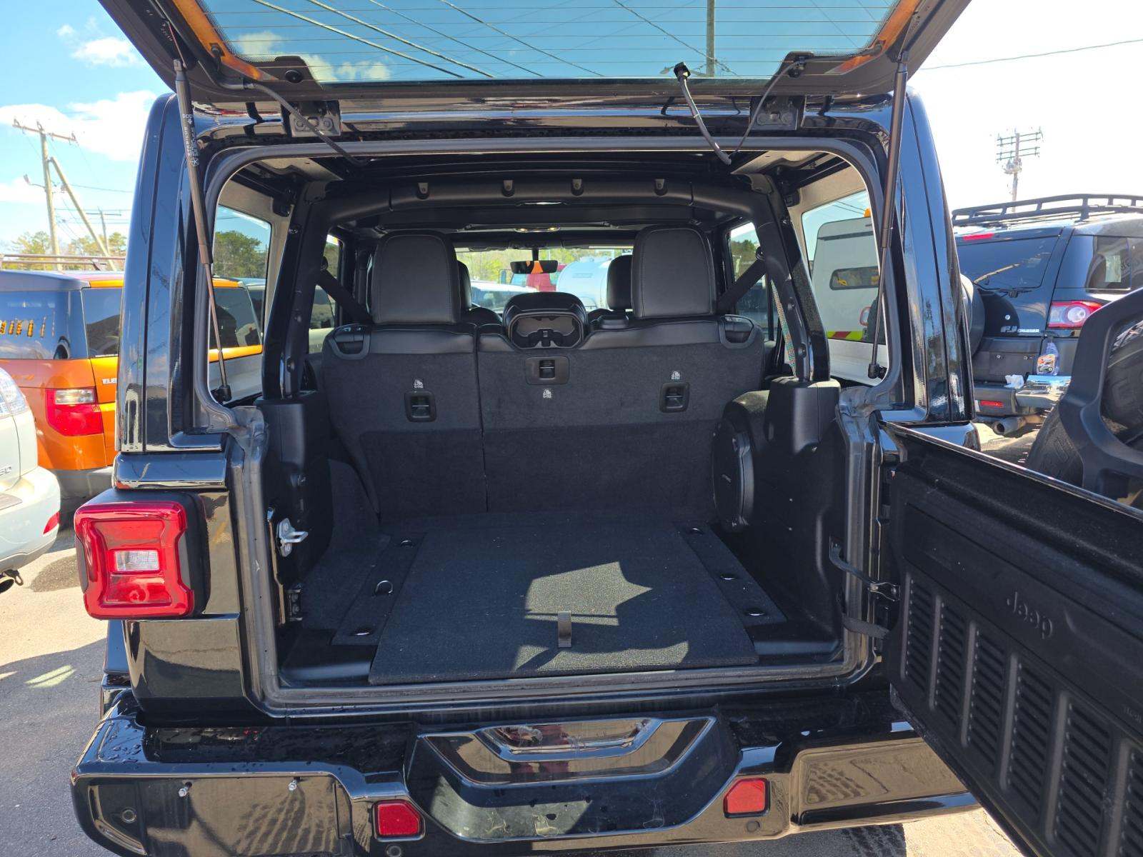 JEEP UNLIMITED SAHARA HIGH ALTITUDE EDITION - 10