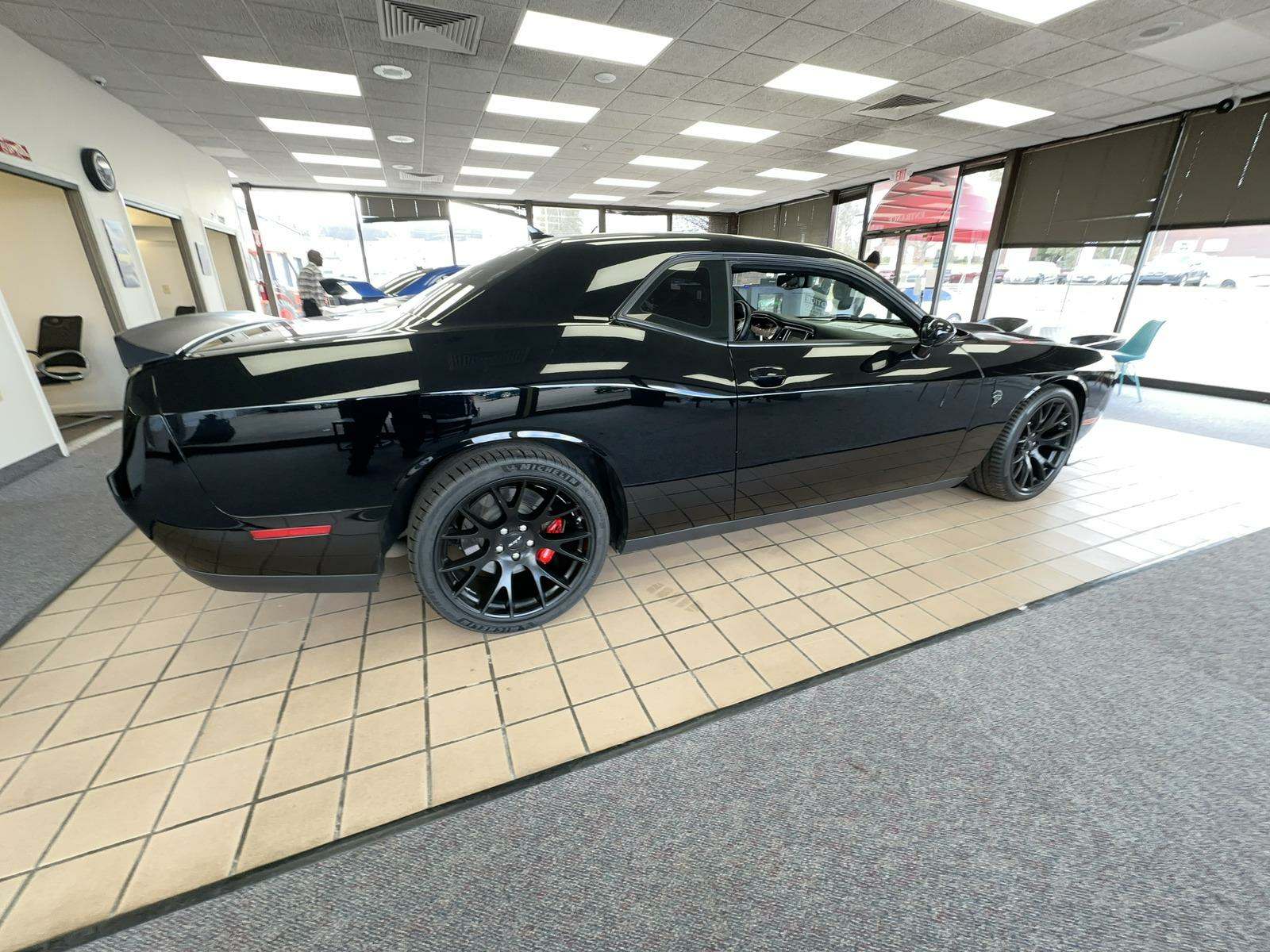 2015 Dodge Challenger SRT Hellcat RWD