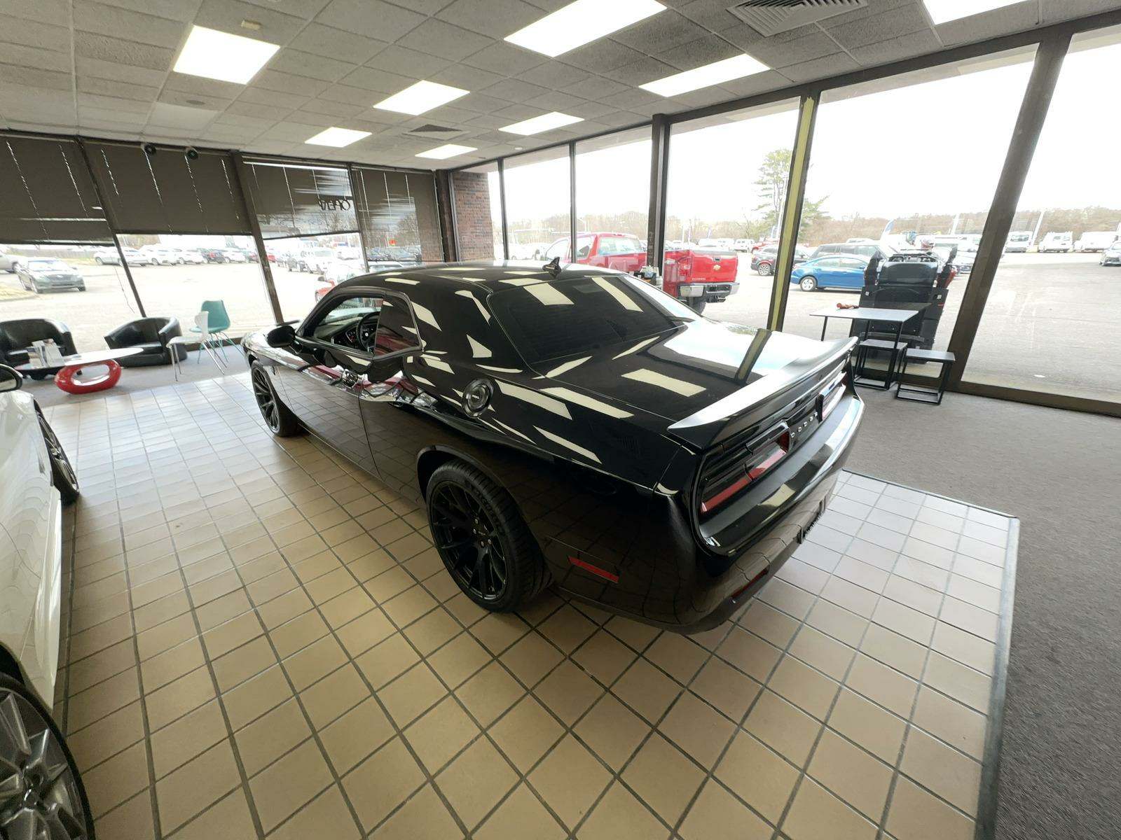 2015 Dodge Challenger SRT Hellcat RWD