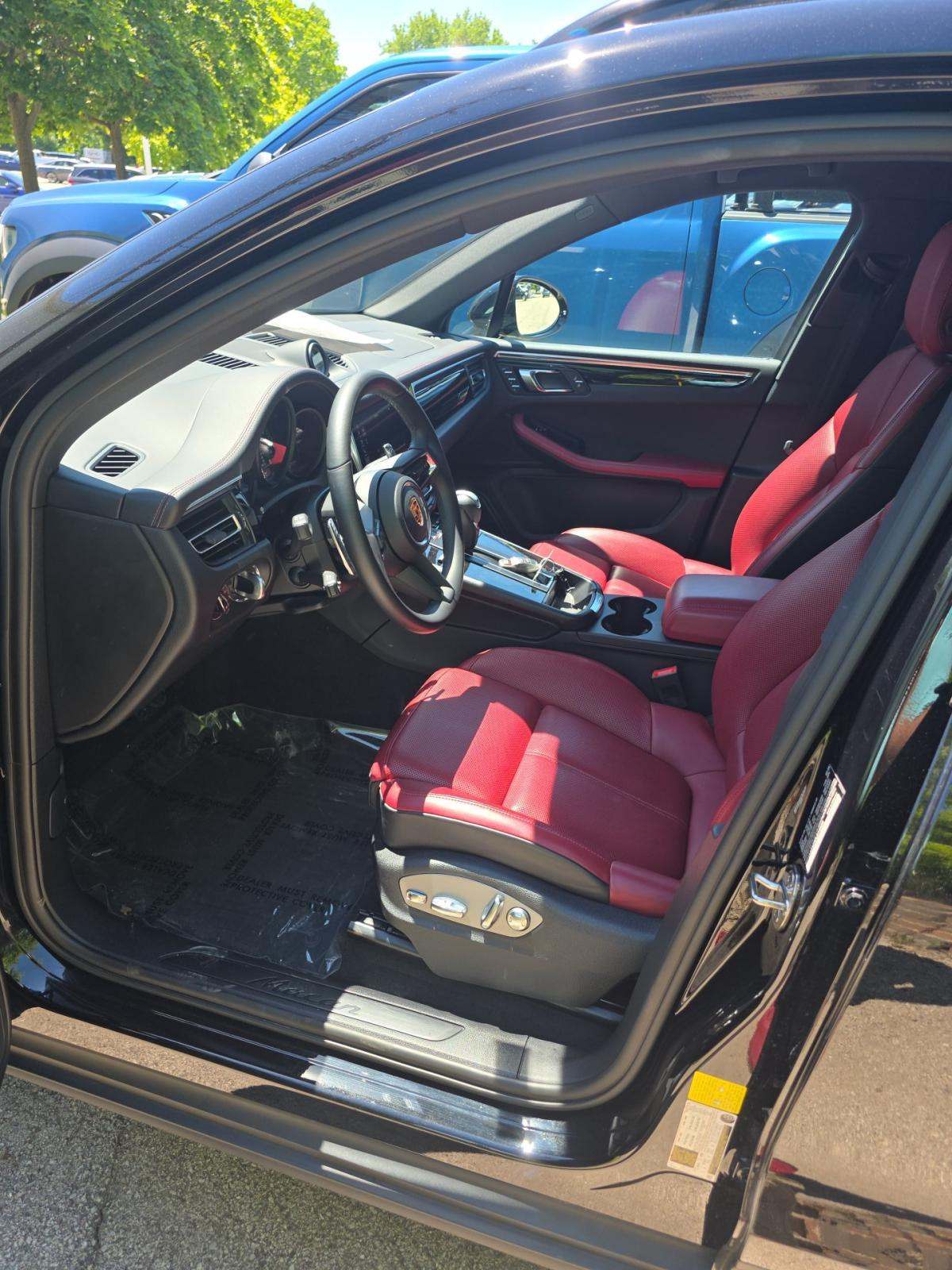 2023 Porsche Macan Base AWD