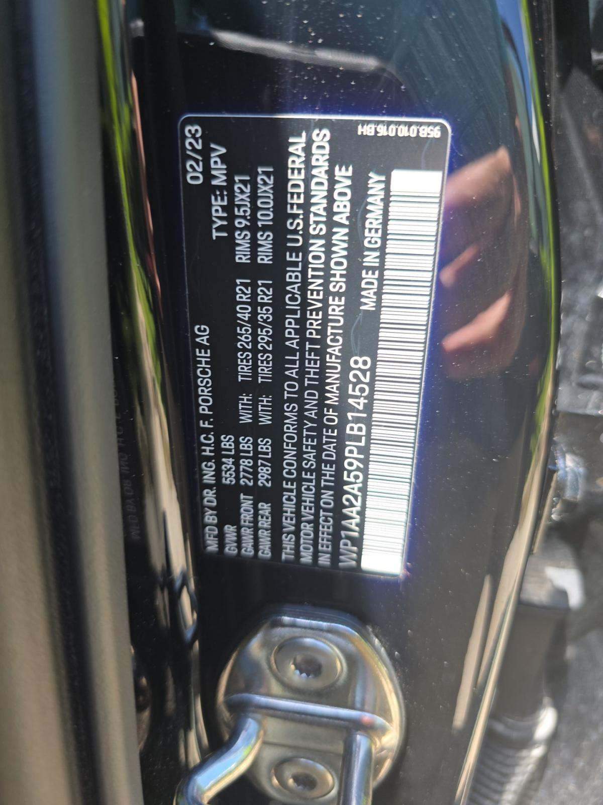 2023 Porsche Macan Base AWD