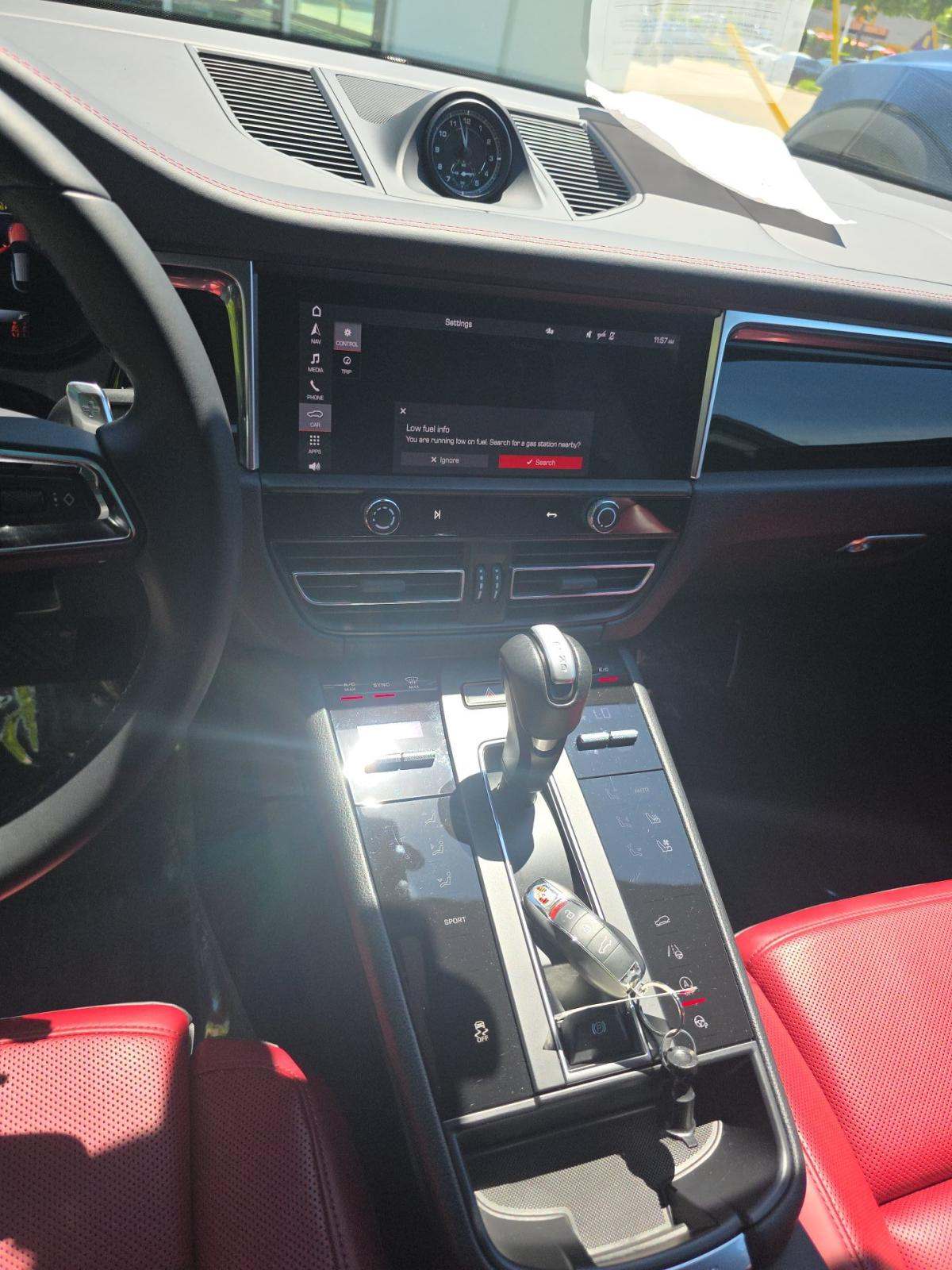 2023 Porsche Macan Base AWD