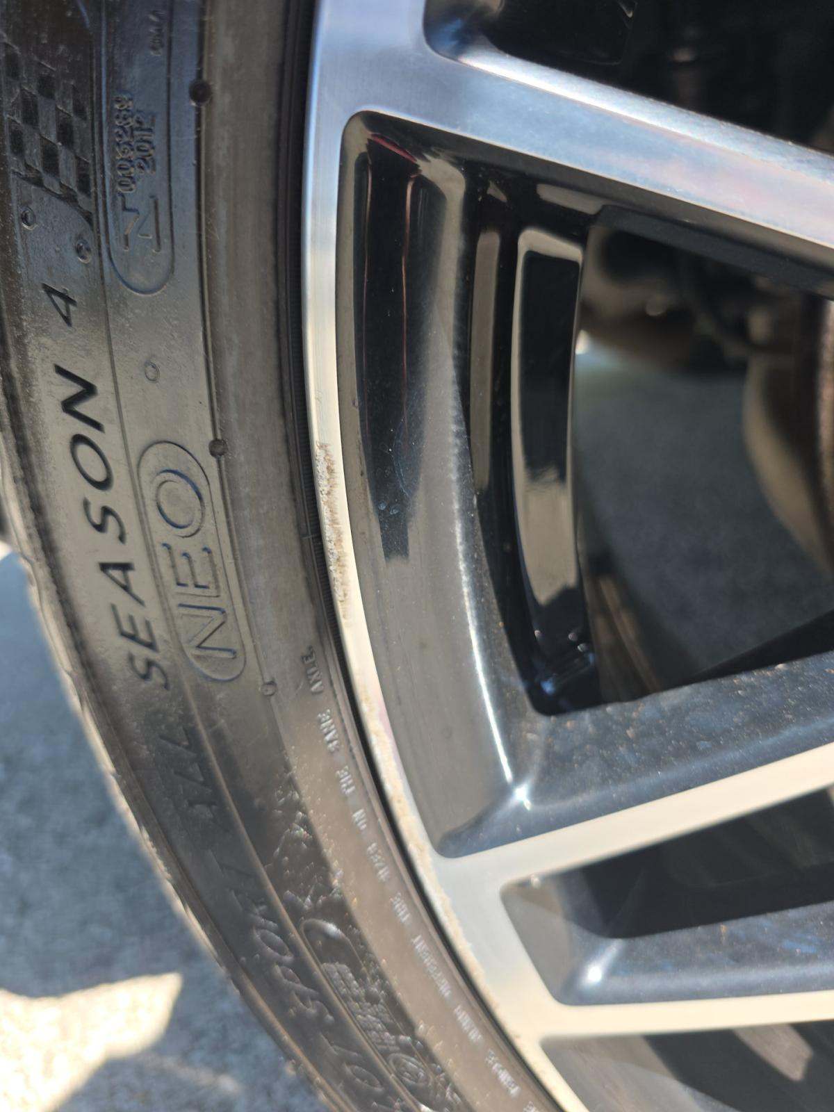 2023 Porsche Macan Base AWD