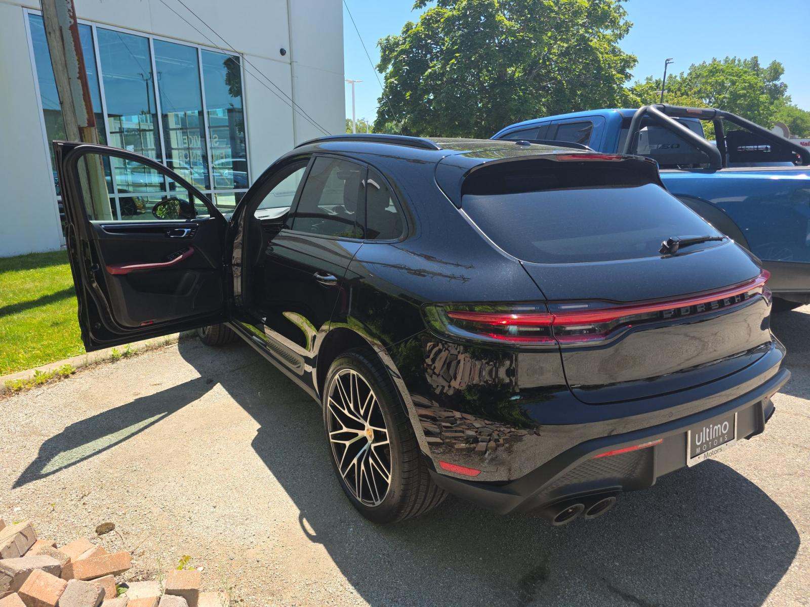 2023 Porsche Macan Base AWD